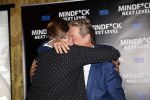 Amsterdam 25 november 2019
Boekpresentatie Victor Mids en Oscar Verpoort ( MINDFUCK) in het Amstel Hotel . Hans Kazan krijgt het eerdste exemplaar.