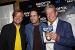 Amsterdam 25 november 2019
Boekpresentatie Victor Mids en Oscar Verpoort ( MINDFUCK) in het Amstel Hotel . Hans Kazan krijgt het eerdste exemplaar.