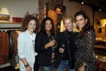 Beverwijk 23 november 2019
Opening winkel van Moise Trustfull in het centrum van Beverwijk.
Haar vader Orlando en moeder Quinty zijn natuurlijk aanwezig. Quinty met Helen de Boer en nog 2 nederlandse vriendinnen die in Atlanta wonen