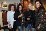 Beverwijk 23 november 2019
Opening winkel van Moise Trustfull in het centrum van Beverwijk.
Haar vader Orlando en moeder Quinty zijn natuurlijk aanwezig. Quinty met Helen de Boer en nog 2 nederlandse vriendinnen die in Atlanta wonen