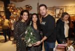 Beverwijk 23 november 2019
Opening winkel van Moise Trustfull in het centrum van Beverwijk.
Haar vader Orlando en moeder Quinty zijn natuurlijk aanwezig. Ruben Nicolai