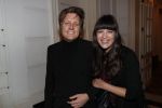 Amsterdam 25 november 2019
Boekpresentatie Victor Mids en Oscar Verpoort ( MINDFUCK) in het Amstel Hotel . Hans Kazan krijgt het eerste exemplaar. Spike met zijn vriendin Bella Hay