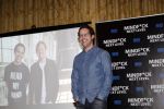 Amsterdam 25 november 2019
Boekpresentatie Victor Mids en Oscar Verpoort ( MINDFUCK) in het Amstel Hotel . Hans Kazan krijgt het eerdste exemplaar.