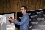 Amsterdam 25 november 2019
Boekpresentatie Victor Mids en Oscar Verpoort ( MINDFUCK) in het Amstel Hotel . Hans Kazan krijgt het eerdste exemplaar.