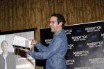 Amsterdam 25 november 2019
Boekpresentatie Victor Mids en Oscar Verpoort ( MINDFUCK) in het Amstel Hotel . Hans Kazan krijgt het eerdste exemplaar.