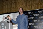 Amsterdam 25 november 2019
Boekpresentatie Victor Mids en Oscar Verpoort ( MINDFUCK) in het Amstel Hotel . Hans Kazan krijgt het eerdste exemplaar.