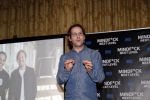Amsterdam 25 november 2019
Boekpresentatie Victor Mids en Oscar Verpoort ( MINDFUCK) in het Amstel Hotel . Hans Kazan krijgt het eerdste exemplaar.