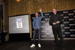 Amsterdam 25 november 2019
Boekpresentatie Victor Mids en Oscar Verpoort ( MINDFUCK) in het Amstel Hotel . Hans Kazan krijgt het eerdste exemplaar.