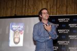 Amsterdam 25 november 2019
Boekpresentatie Victor Mids en Oscar Verpoort ( MINDFUCK) in het Amstel Hotel . Hans Kazan krijgt het eerdste exemplaar.