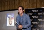 Amsterdam 25 november 2019
Boekpresentatie Victor Mids en Oscar Verpoort ( MINDFUCK) in het Amstel Hotel . Hans Kazan krijgt het eerdste exemplaar.