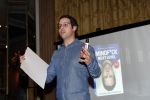Amsterdam 25 november 2019
Boekpresentatie Victor Mids en Oscar Verpoort ( MINDFUCK) in het Amstel Hotel . Hans Kazan krijgt het eerdste exemplaar.