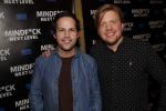 Amsterdam 25 november 2019
Boekpresentatie Victor Mids en Oscar Verpoort ( MINDFUCK) in het Amstel Hotel . Hans Kazan krijgt het eerdste exemplaar.