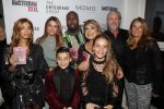 Amsterdam 3 december 2019
Presentatie Amsterdam XXXL in Momo. Yesim Candan geeft het eerste boek aan Olcay en Dulce Gulsen en Fernando Halman