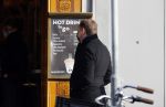 Amsterdam 25 november 2020
Albert Verlinde doet boodschappen met mondkapje