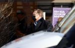 Amsterdam 25 november 2020
Albert Verlinde doet boodschappen met mondkapje