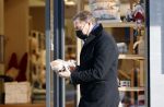 Amsterdam 25 november 2020
Albert Verlinde doet boodschappen met mondkapje