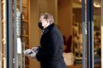 Amsterdam 25 november 2020
Albert Verlinde doet boodschappen met mondkapje