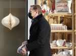 Amsterdam 25 november 2020
Albert Verlinde doet boodschappen met mondkapje