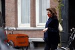 Amsterdam 17 december 2020
Astrid Joosten doet boodschappen met mondkapje
