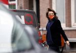 Amsterdam 17 december 2020
Astrid Joosten doet boodschappen met mondkapje