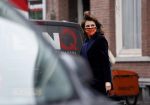Amsterdam 17 december 2020
Astrid Joosten doet boodschappen met mondkapje