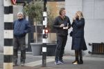 Amsterdam 9 december 2020
Bert Koenders met (een) vriendin op straat in Amsterdam zuid
