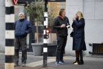 Amsterdam 9 december 2020
Bert Koenders met (een) vriendin op straat in Amsterdam zuid