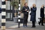 Amsterdam 9 december 2020
Bert Koenders met (een) vriendin op straat in Amsterdam zuid