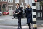 Amsterdam 9 december 2020
Bert Koenders met (een) vriendin op straat in Amsterdam zuid