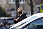 Amsterdam 17 december 2020
Bridget Maasland haalt koffie to go en parkeert haar auto op een parkeerplaats voor gehandicapten.