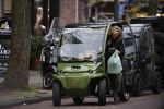 Amsterdam 27 november 2020
Connie Witteman doet boodschappen met een mondkapje