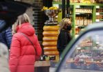 Amsterdam 27 november 2020
Connie Witteman doet boodschappen met een mondkapje
