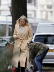 Amsterdam 10 december 2020
Dionne Stax met mobieltje op straat
