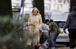 Amsterdam 10 december 2020
Dionne Stax met mobieltje op straat