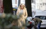Amsterdam 10 december 2020
Dionne Stax met mobieltje op straat