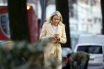 Amsterdam 10 december 2020
Dionne Stax met mobieltje op straat