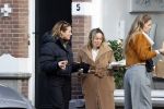 Amsterdam 1 december 2020
Doutzen Kroes eet broodje met Lieke en Jetteke v Lexmond