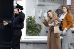 Amsterdam 1 december 2020
Doutzen Kroes eet broodje met Lieke en Jetteke v Lexmond