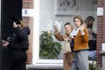 Amsterdam 1 december 2020
Doutzen Kroes eet broodje met Lieke en Jetteke v Lexmond