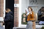 Amsterdam 1 december 2020
Doutzen Kroes eet broodje met Lieke en Jetteke v Lexmond