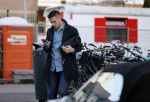 Amsterdam 22 november 2020
Dusan tadic met telefoon oip straat