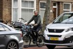 Amsterdam 12 november 2020
Frank Rijkaard op zijn electrische fiets