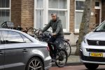 Amsterdam 12 november 2020
Frank Rijkaard op zijn electrische fiets