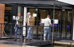 Den Haag Schiphol en Hilversum
Frank Jansen en zijn partneer Rogier Smit rijden van hun huis in Den Haag naar RTL in Hilversum waar ze een gesprek hebben met Peter v d Vorst van RTL