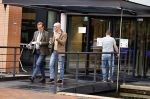 Den Haag Schiphol en Hilversum
Frank Jansen en zijn partneer Rogier Smit rijden van hun huis in Den Haag naar RTL in Hilversum waar ze een gesprek hebben met Peter v d Vorst van RTL