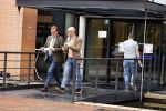 Den Haag Schiphol en Hilversum
Frank Jansen en zijn partneer Rogier Smit rijden van hun huis in Den Haag naar RTL in Hilversum waar ze een gesprek hebben met Peter v d Vorst van RTL