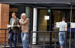 Den Haag Schiphol en Hilversum
Frank Jansen en zijn partneer Rogier Smit rijden van hun huis in Den Haag naar RTL in Hilversum waar ze een gesprek hebben met Peter v d Vorst van RTL