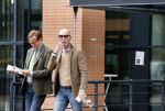 Den Haag Schiphol en Hilversum
Frank Jansen en zijn partneer Rogier Smit rijden van hun huis in Den Haag naar RTL in Hilversum waar ze een gesprek hebben met Peter v d Vorst van RTL