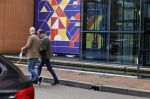 Den Haag Schiphol en Hilversum
Frank Jansen en zijn partneer Rogier Smit rijden van hun huis in Den Haag naar RTL in Hilversum waar ze een gesprek hebben met Peter v d Vorst van RTL