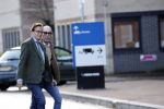 Den Haag Schiphol en Hilversum
Frank Jansen en zijn partneer Rogier Smit rijden van hun huis in Den Haag naar RTL in Hilversum waar ze een gesprek hebben met Peter v d Vorst van RTL